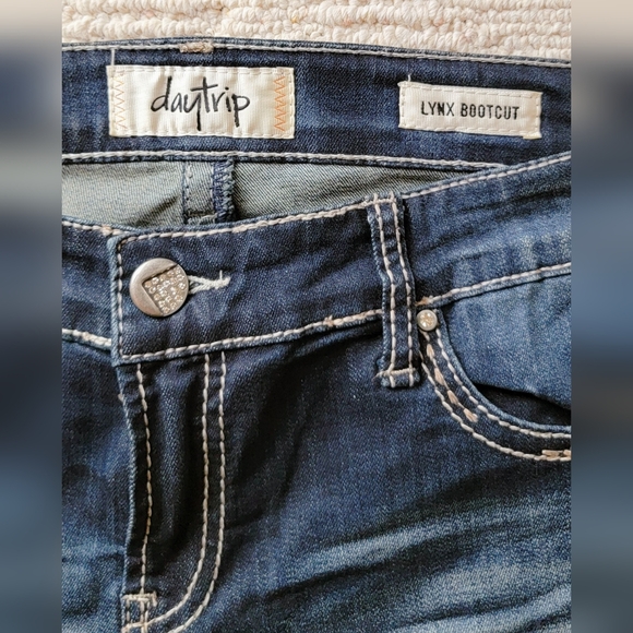 Daytrip Boot-Cut Jeans Size 31R - Picture 4 of 4